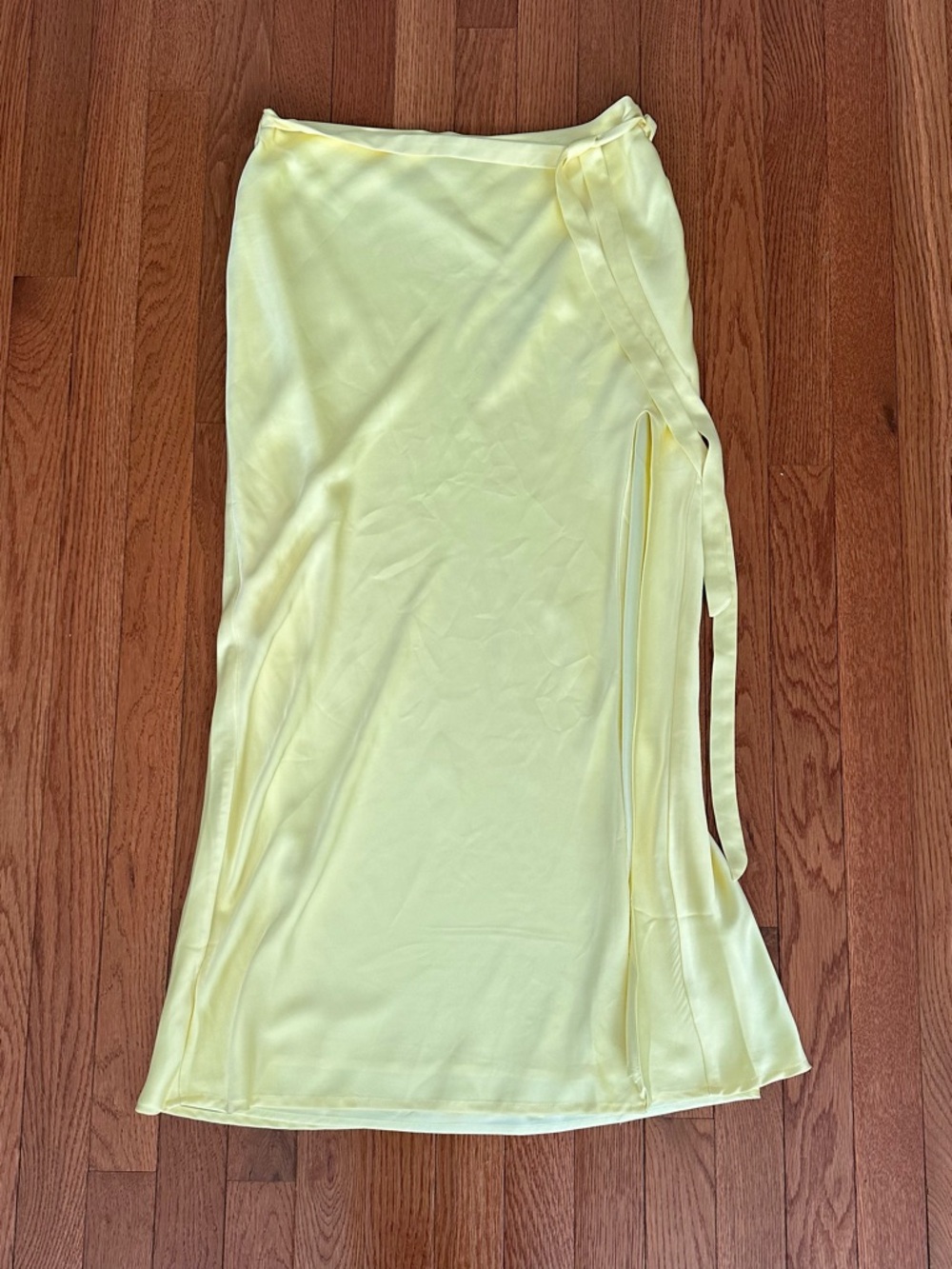 Meshki Size M Yellow Midi Slit Skirt